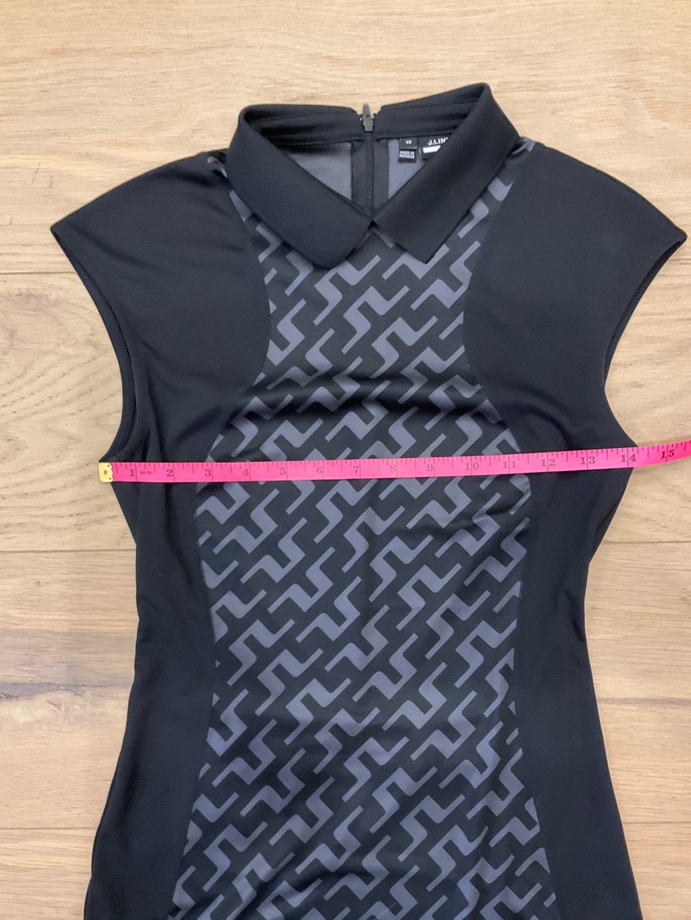J Lindeberg golf dress with back pocket - Picture 3 of 5